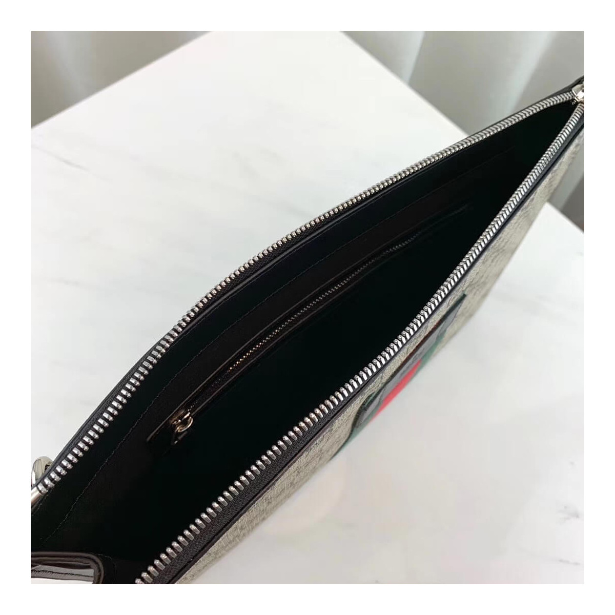 Gucci Portfolio GG Supreme Pouch 433665