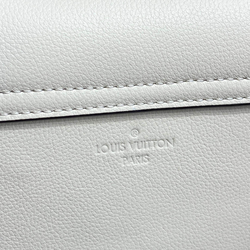 Louis Vuitton Lockme Tender M59733 Quartz White