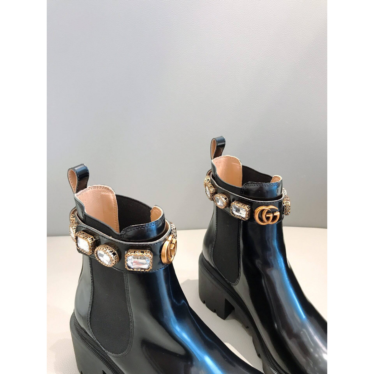 Gucci Leather Ankle Boot With Belt 550036