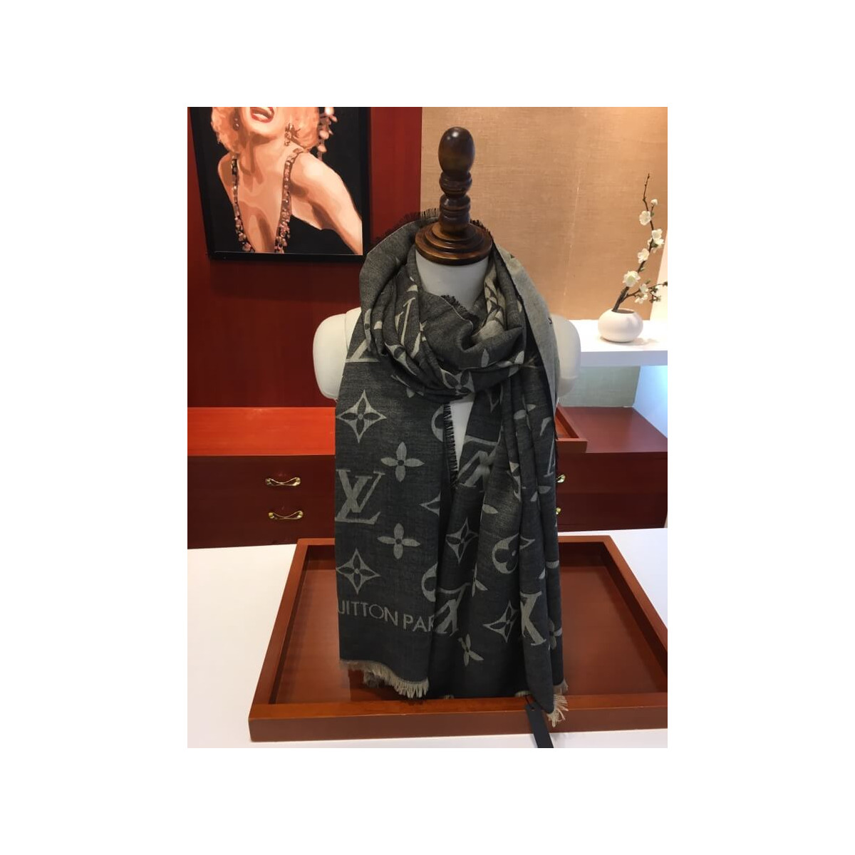 Louis Vuitton Daily Monogram Stole M70674