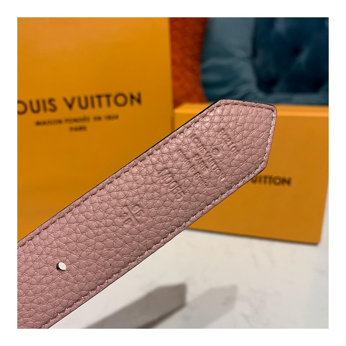 Louis Vuitton 30mm LV Circle Reversible Belt M0111U