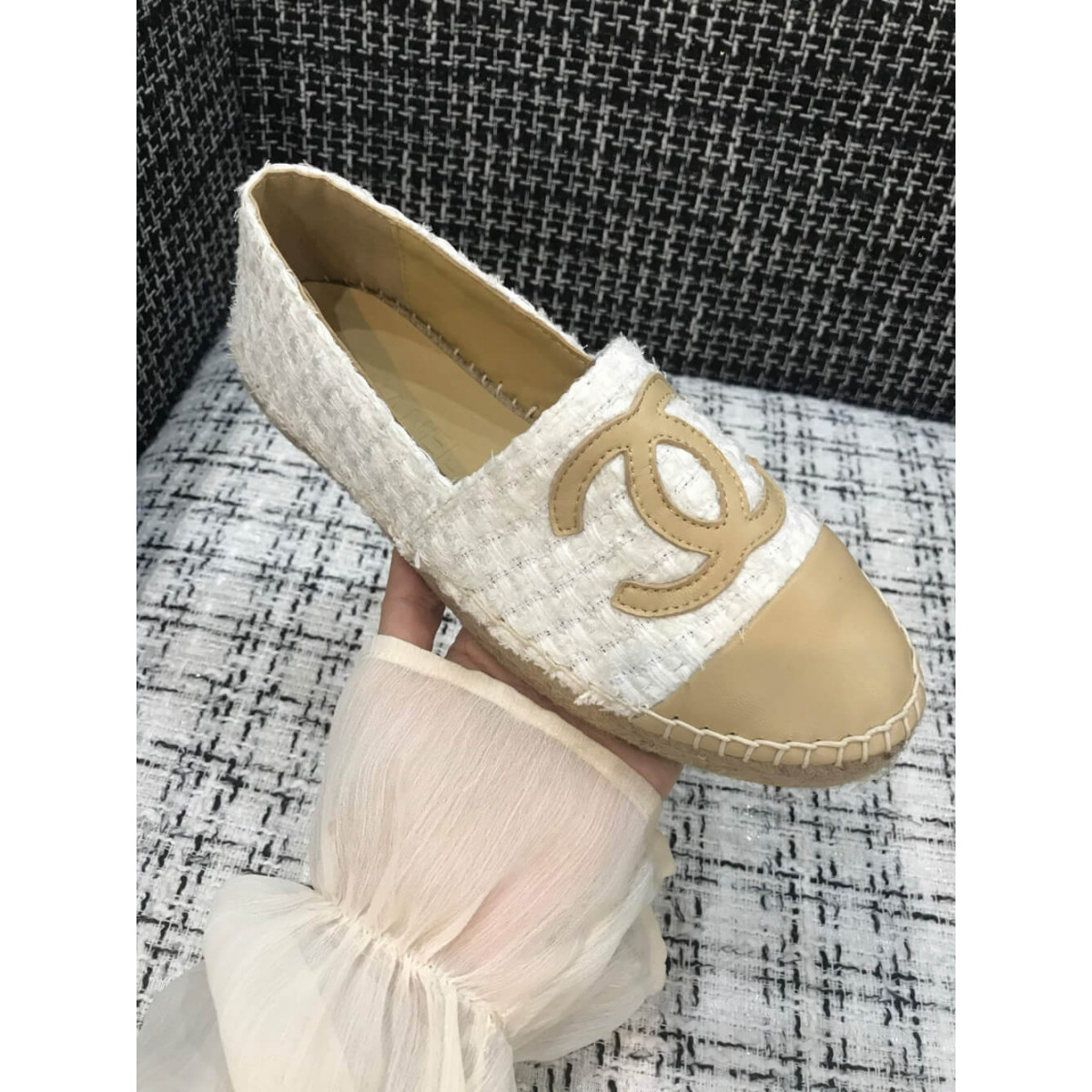 Chanel Tweed &amp; Patent Calfskin Espadrilles G29762 White/Apricot