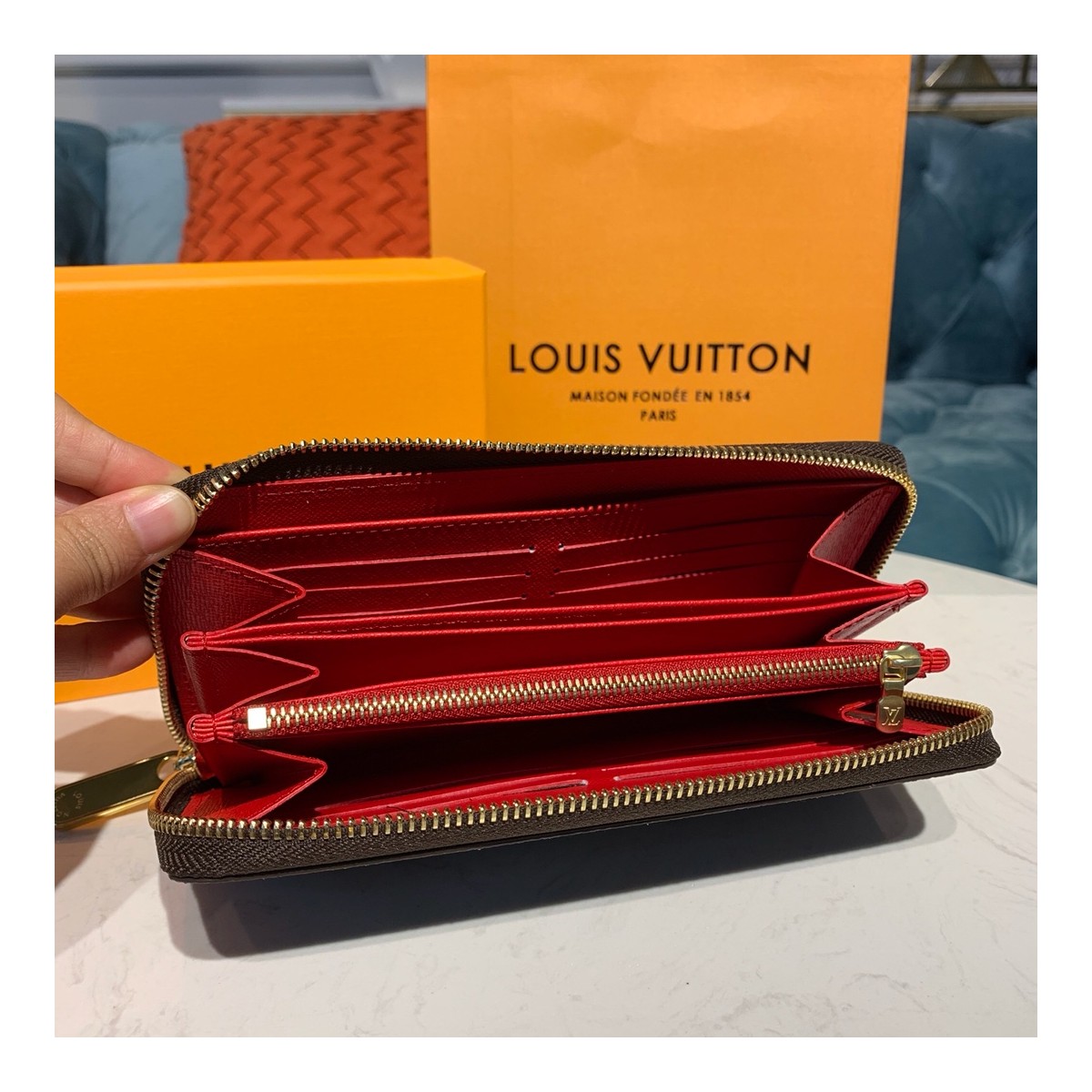 Louis Vuitton Paris Zippy Wallet M68487