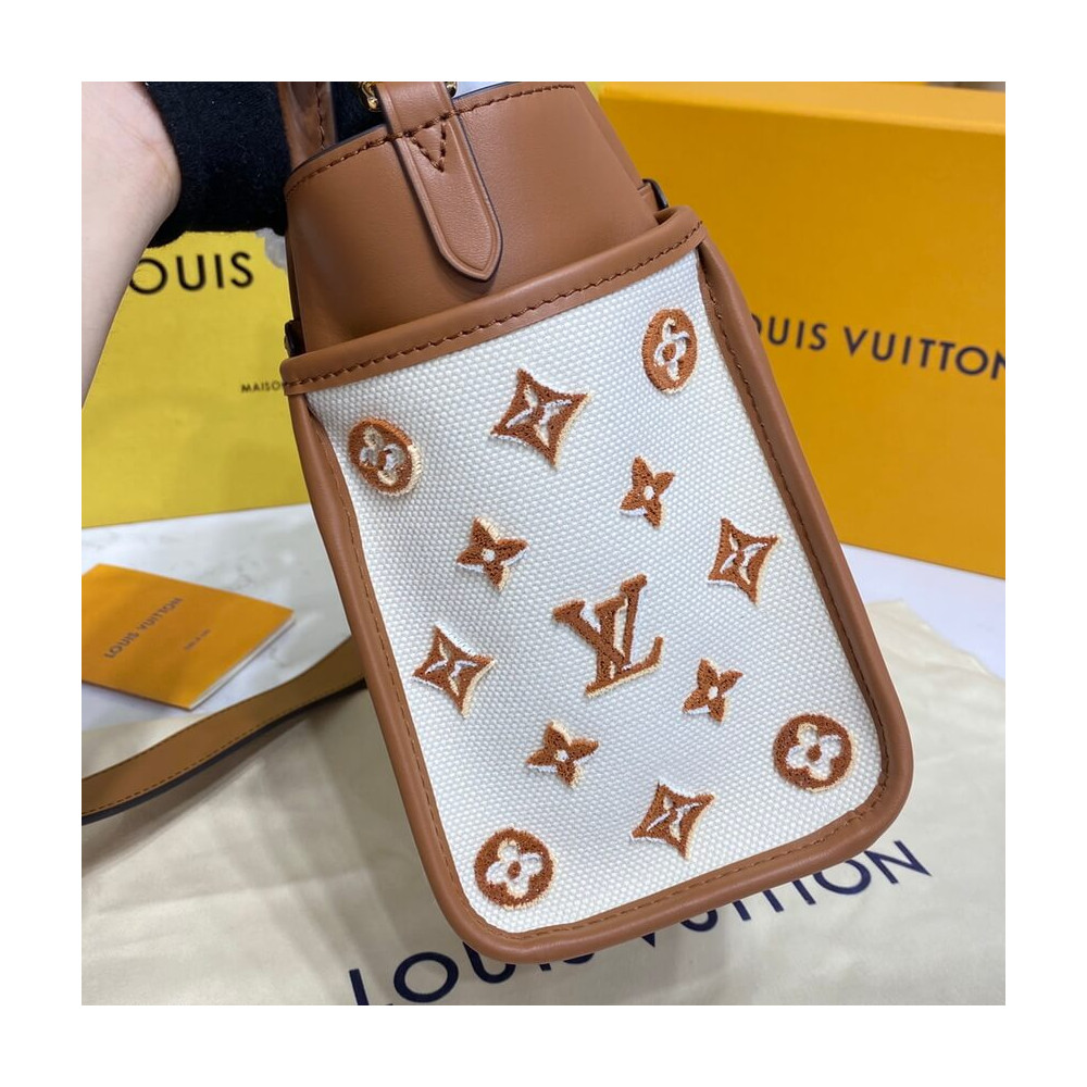 Louis Vuitton On My Side PM M59905