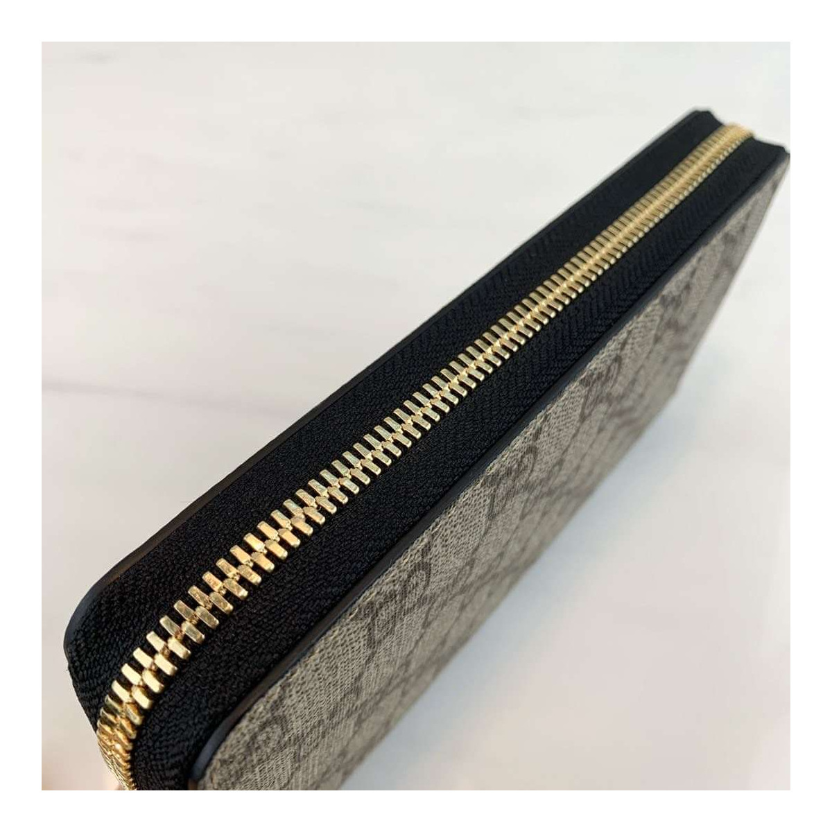 Gucci GG Supreme Zip Around Wallet 410102