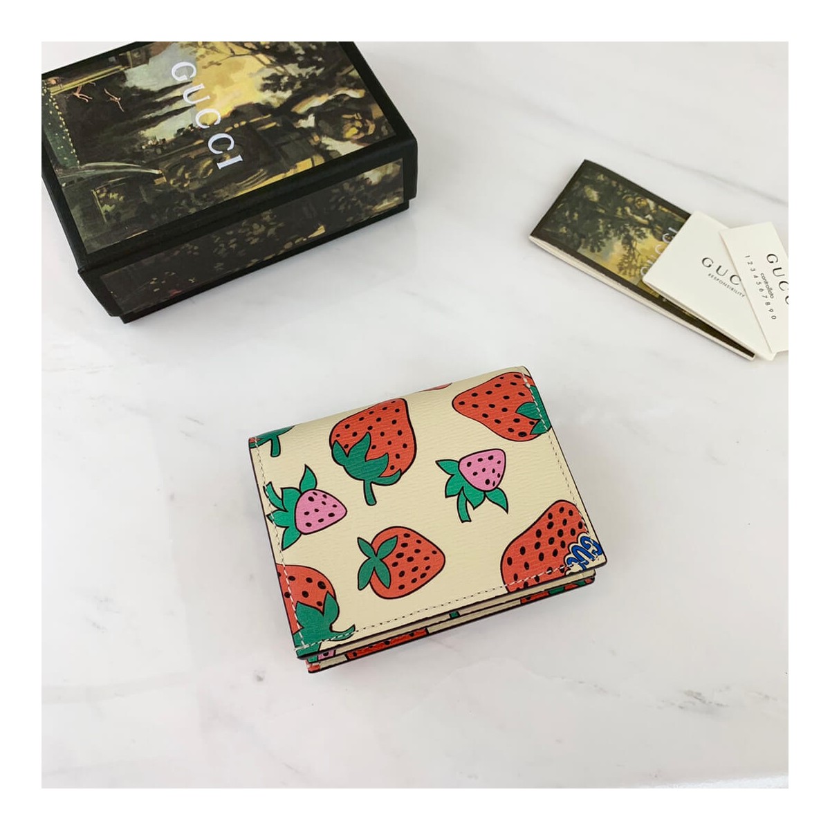 Gucci Zumi Strawberry Print Card Case Wallet 570660