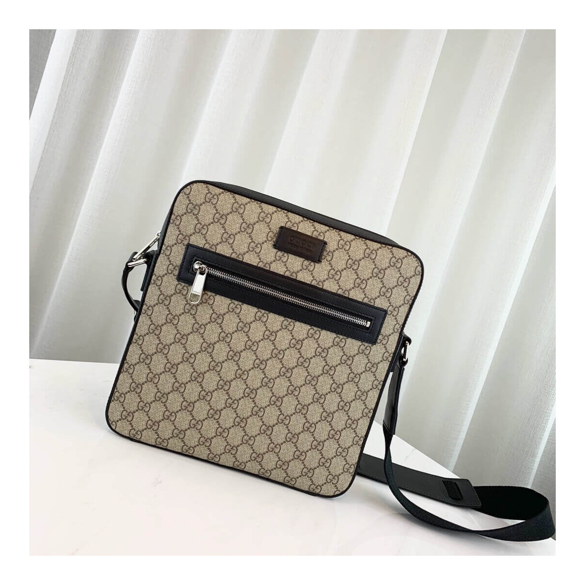 Gucci GG Supreme Flat Messenger 473878