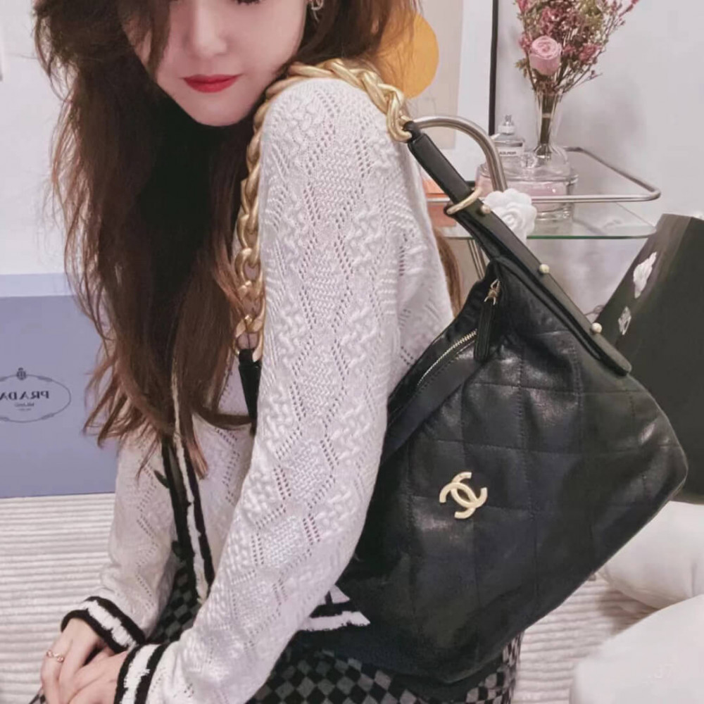 Chanel Black Calfskin Leathe Hobo Bag AS2910