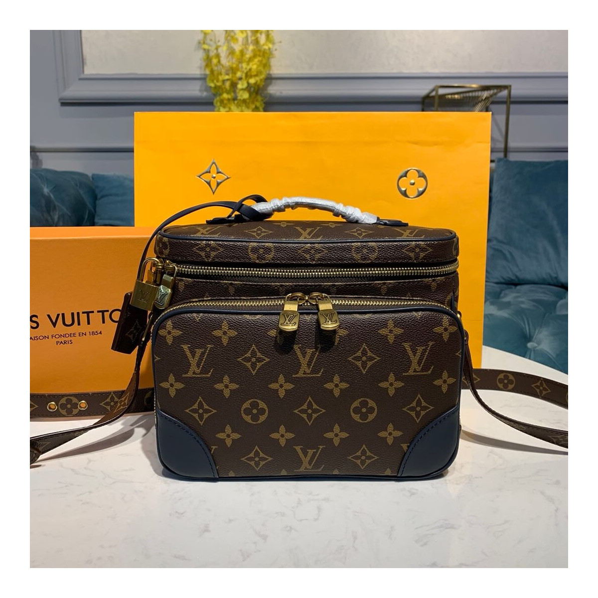 Louis Vuitton Monogram Canvas New Camera Bag M44937