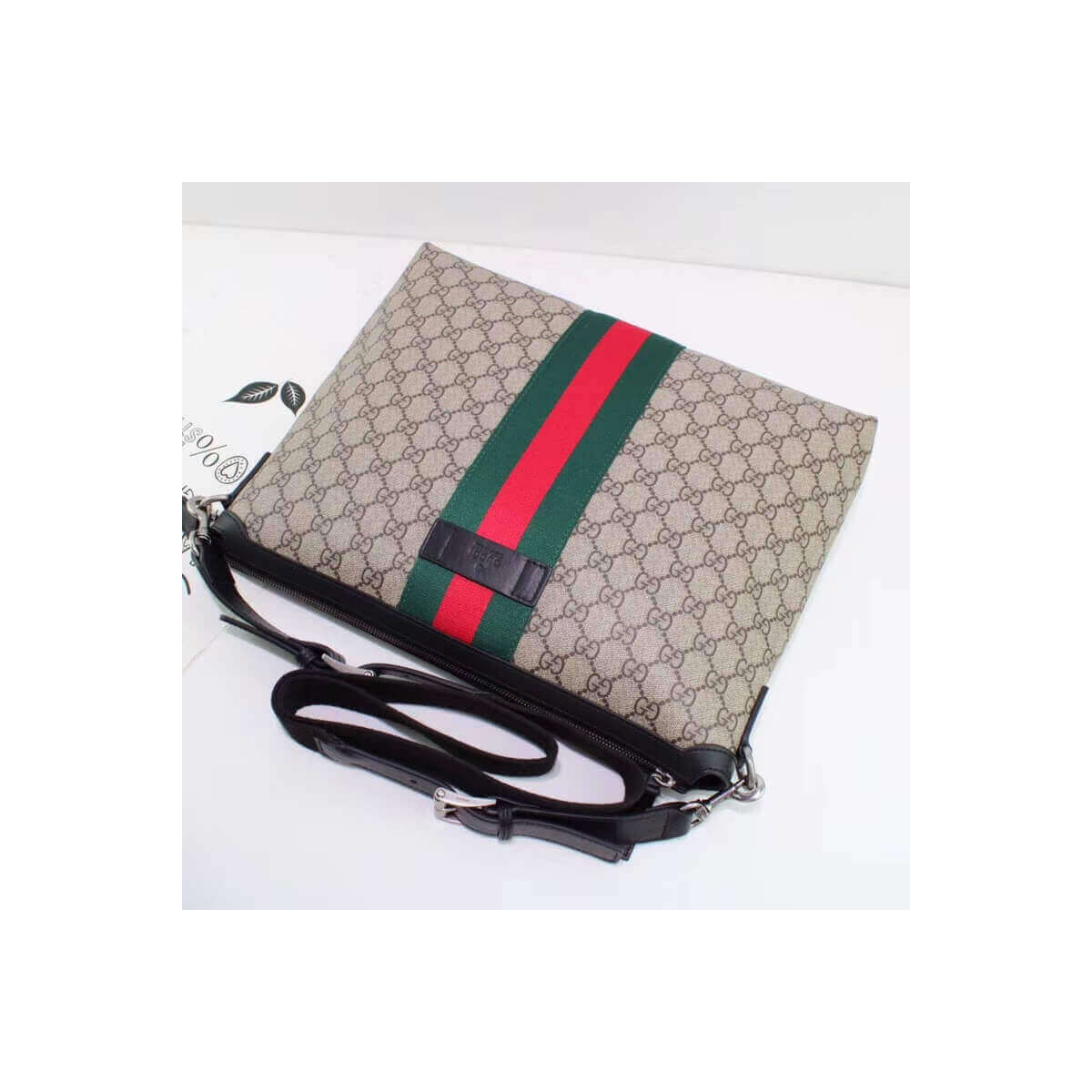 Gucci GG Supreme Medium Messenger Bag 523335