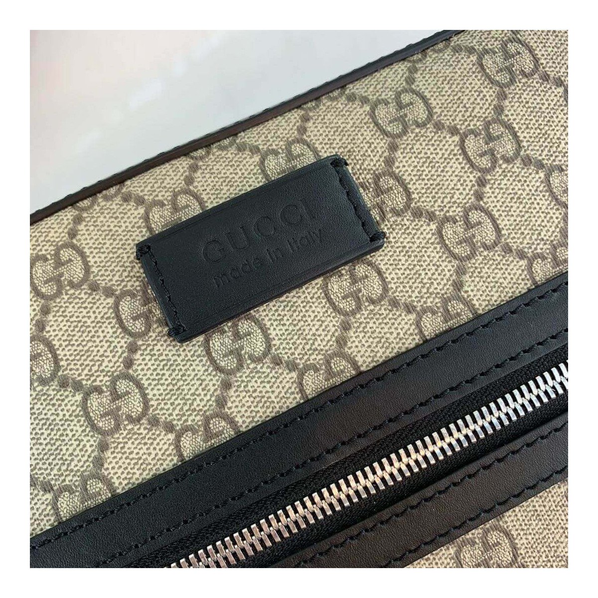 Gucci GG Supreme Flat Messenger 473878