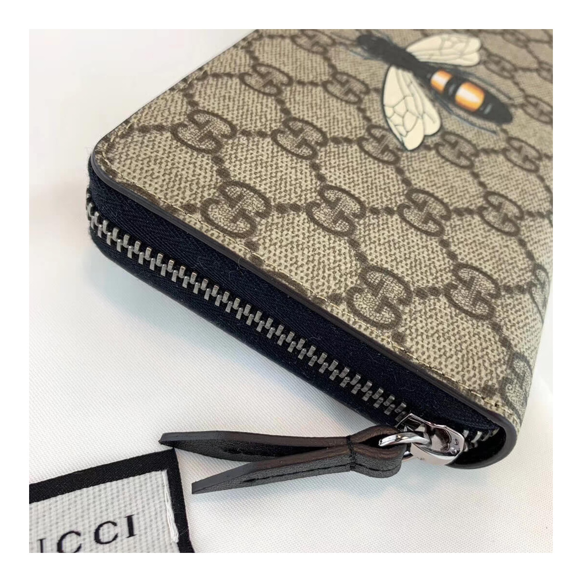 Gucci Bee Print GG Supreme Zip Around Wallet 451273