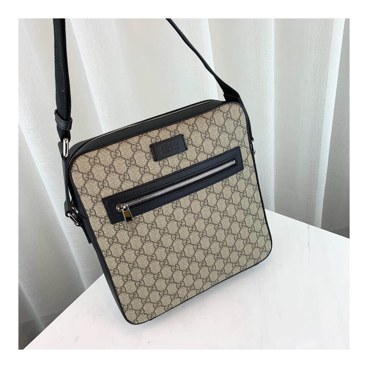 Gucci GG Supreme Flat Messenger 473878