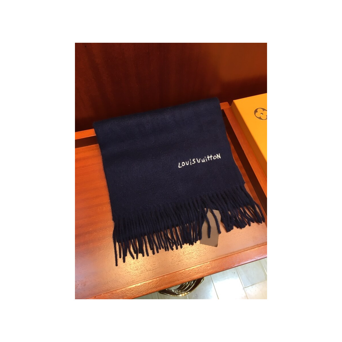 Louis Vuitton Reykjavik Scarf M71040