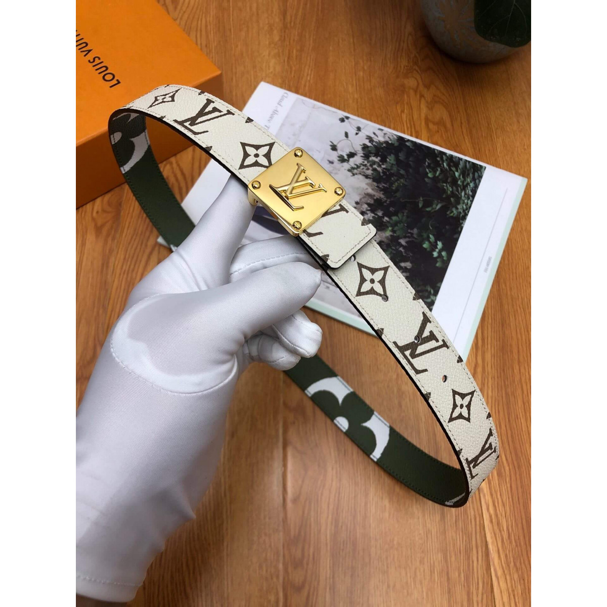 Louis Vuitton Iconic 30mm Reversible Belt M0149 White/Green