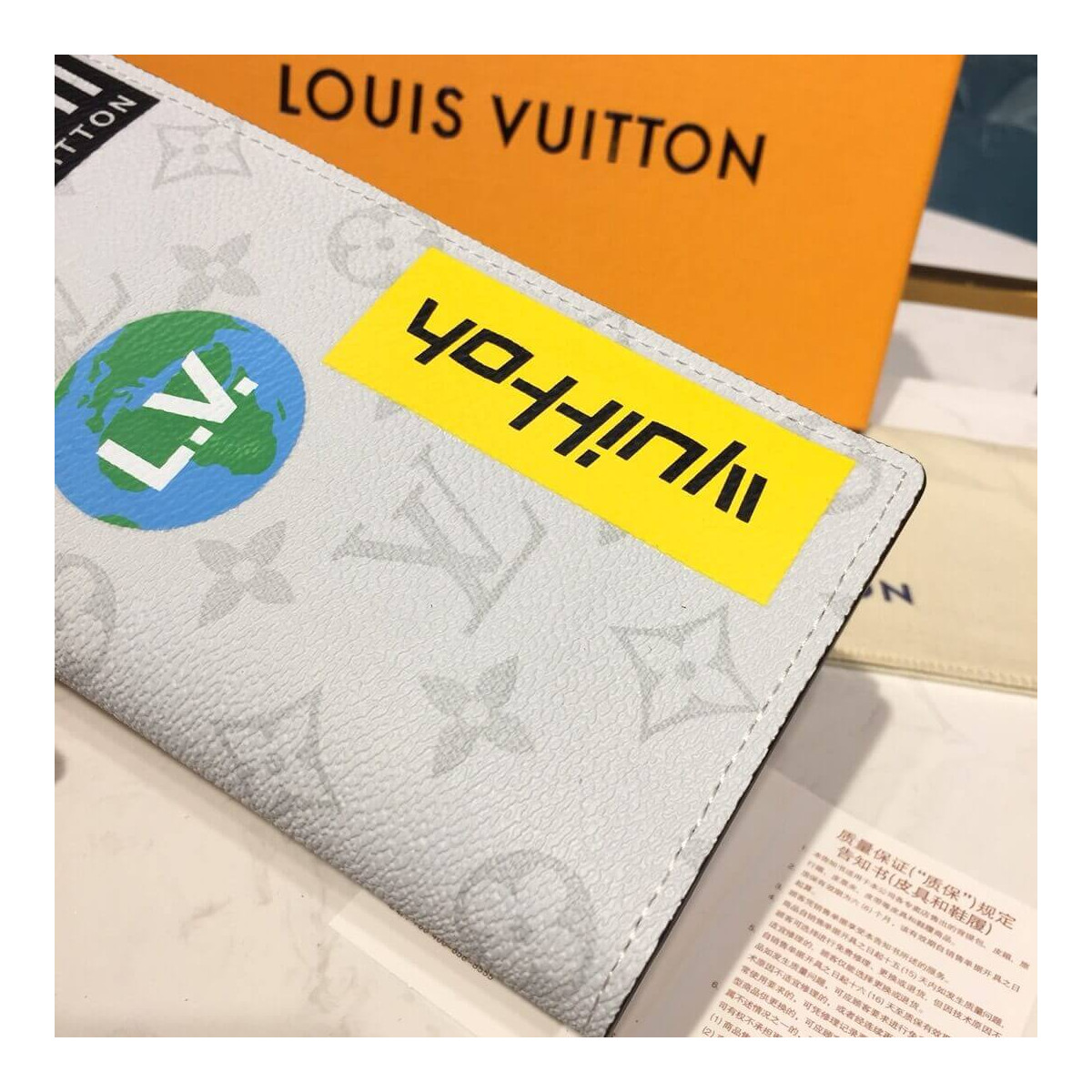 Louis Vuitton Brazza Wallet M67822 M67823