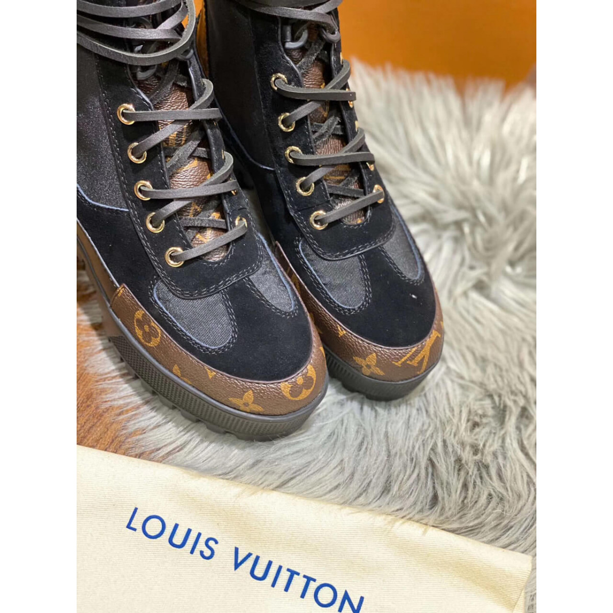 Louis Vuitton Laureate Desert Boot 1A4XYE