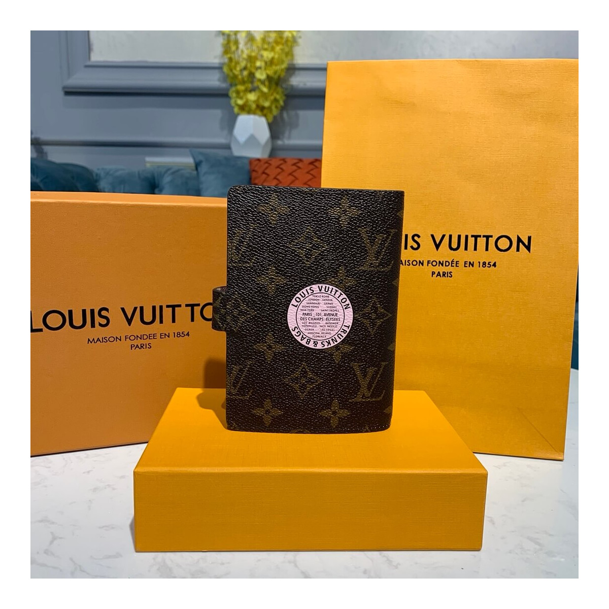 Louis Vuitton Limited Edition Tokyo Small Ring Agenda Cover R20005