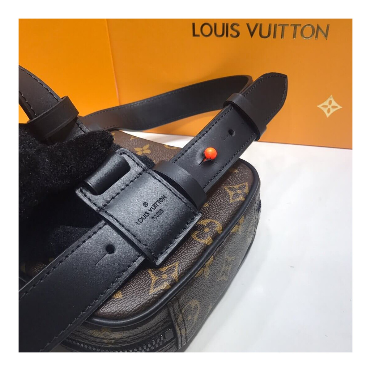 Louis Vuitton Utility Side Bag M44428