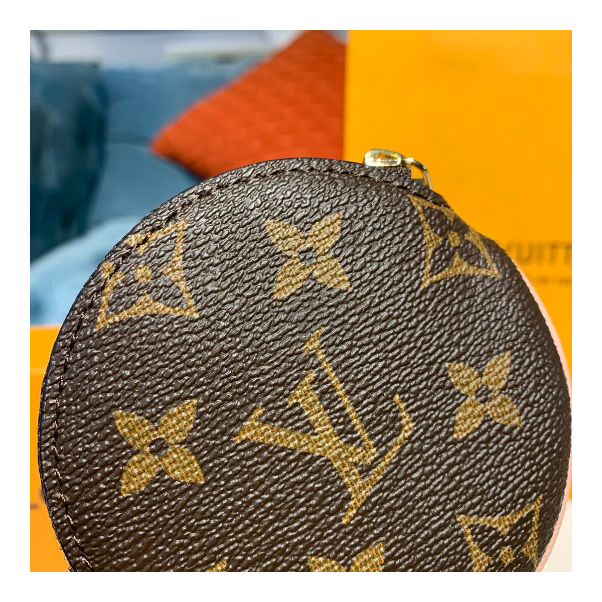 Louis Vuitton Vivienne Round Coin Purse M69057