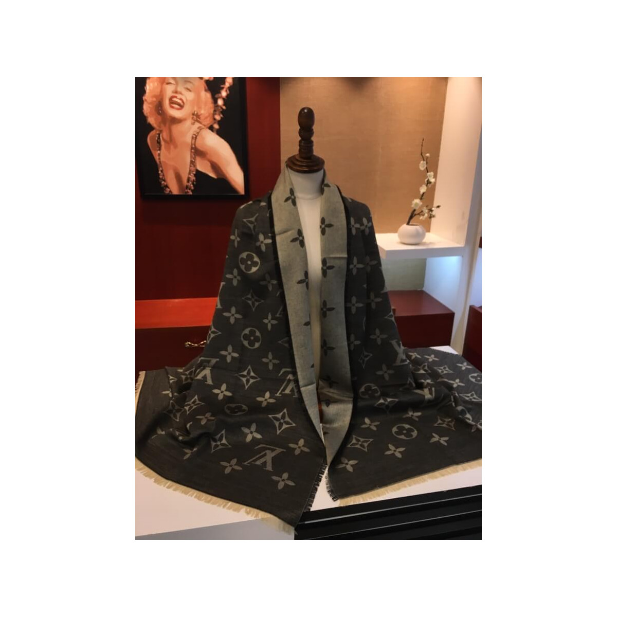 Louis Vuitton Daily Monogram Stole M70674