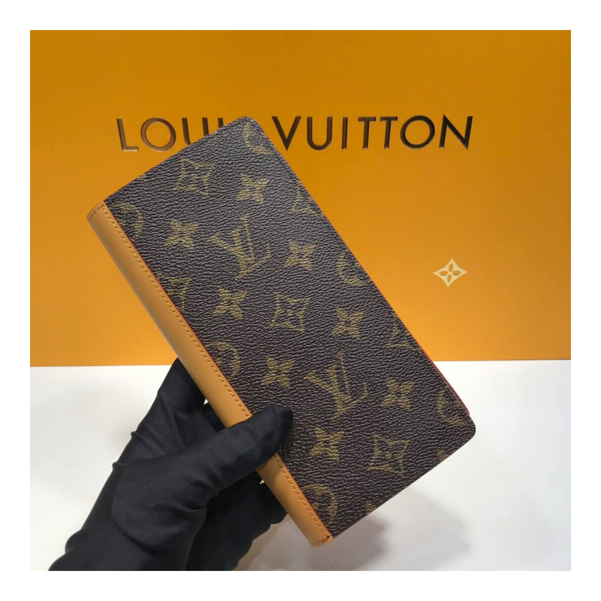 Louis Vuitton Monogram Leather Brazza Wallet M69029