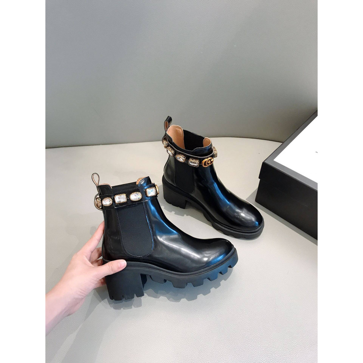 Gucci Leather Ankle Boot With Belt 550036