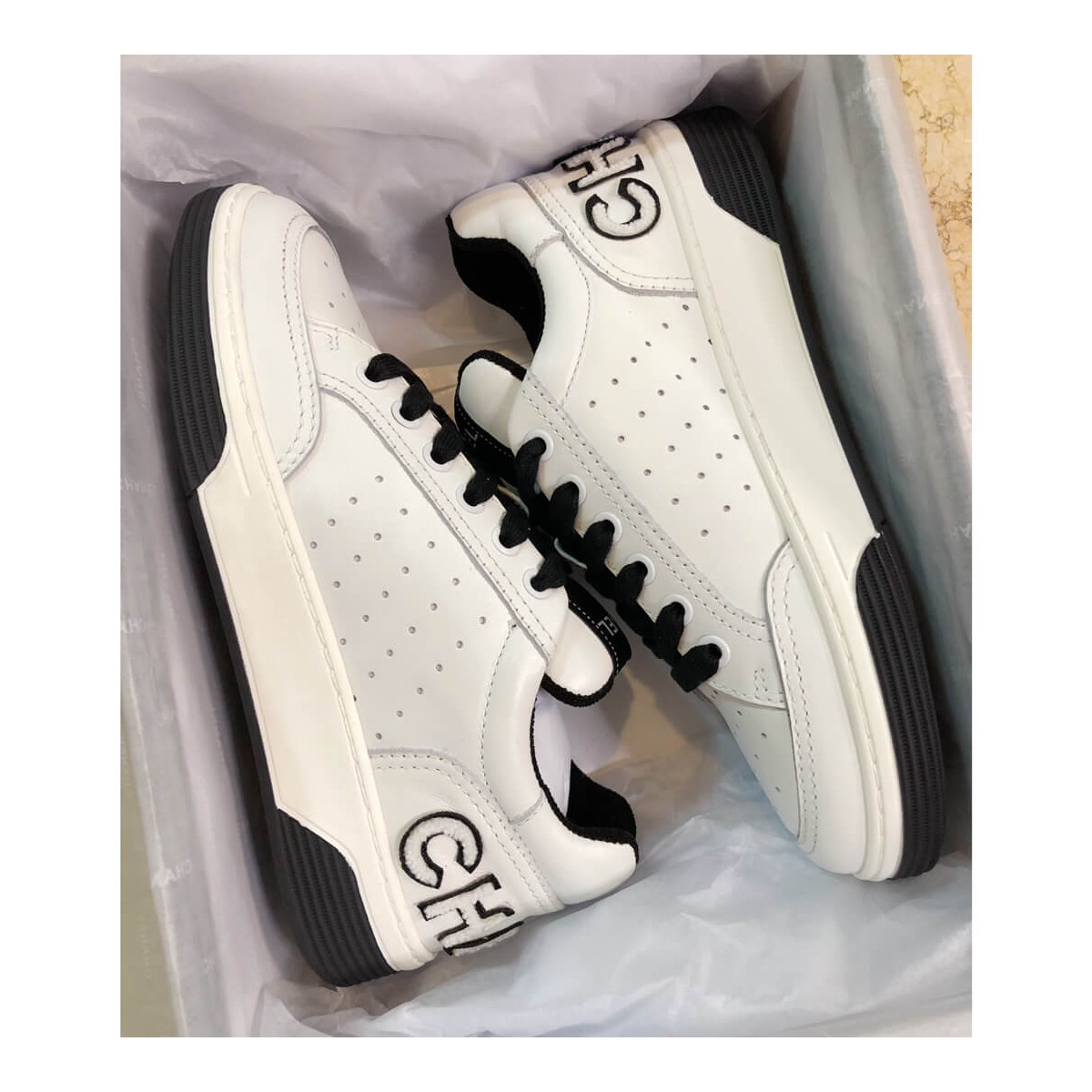 Chanel Rainbow Sneakers G35934 White / Black