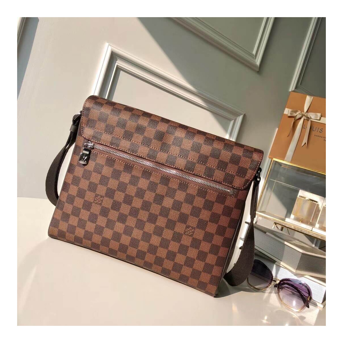 Louis Vuitton Damier Ebene Canvas District MM N41032