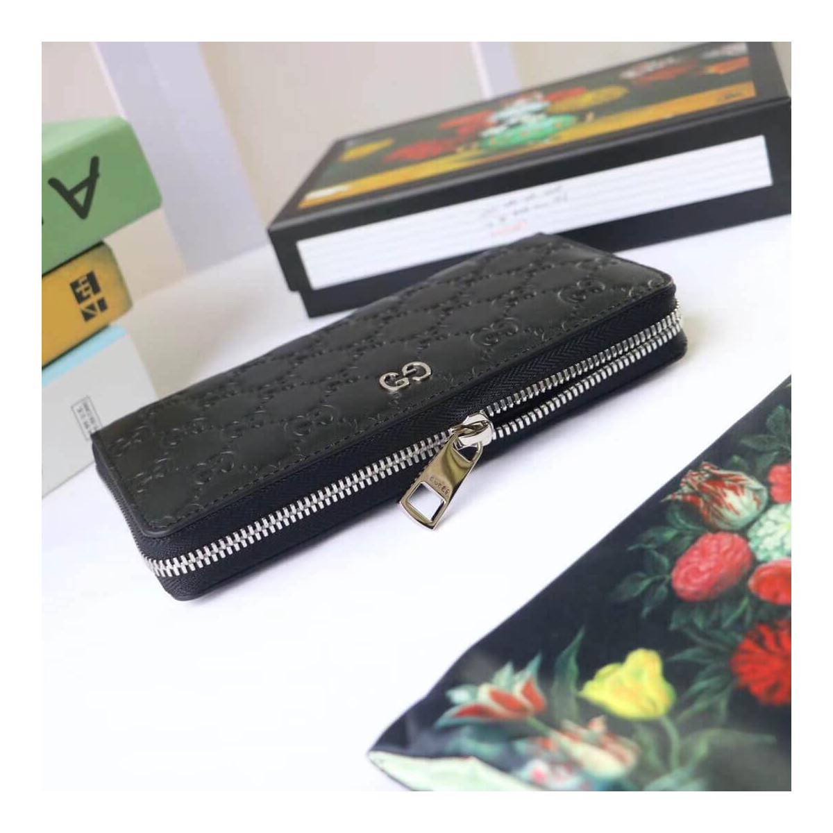 Gucci Signature Zip Around Wallet 473928