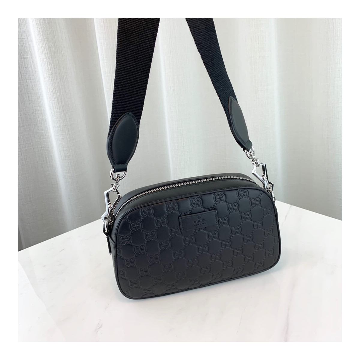 Gucci Signature Leather Shoulder Bag 574886