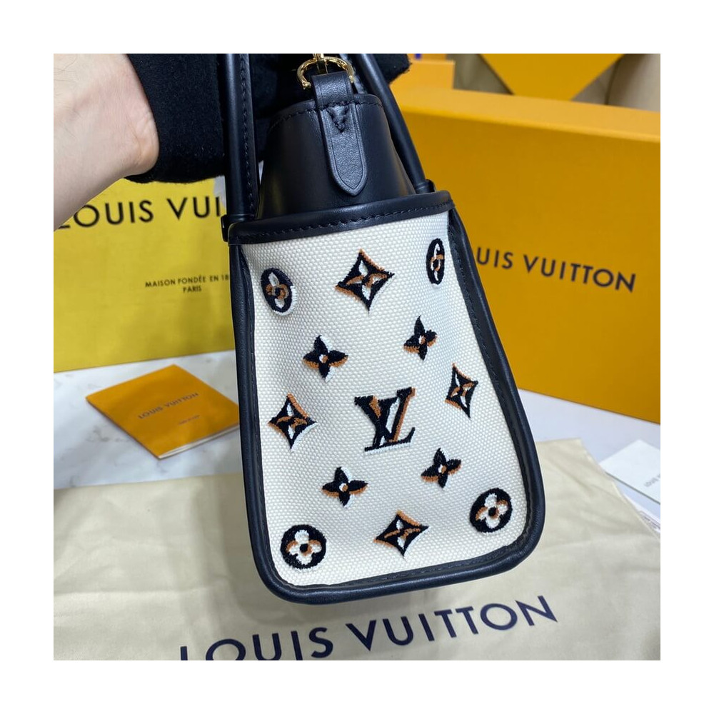 Louis Vuitton On My Side PM M59905