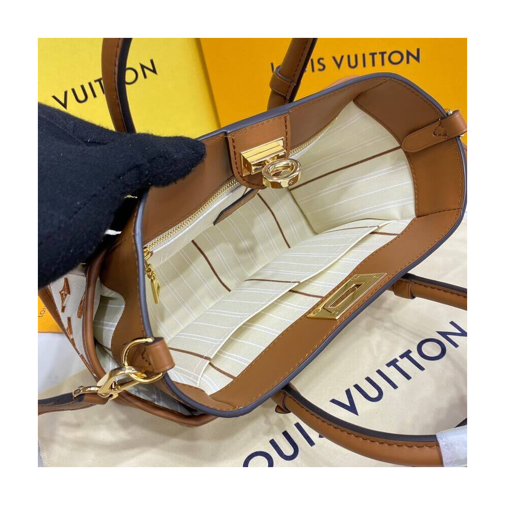 Louis Vuitton On My Side PM M59905