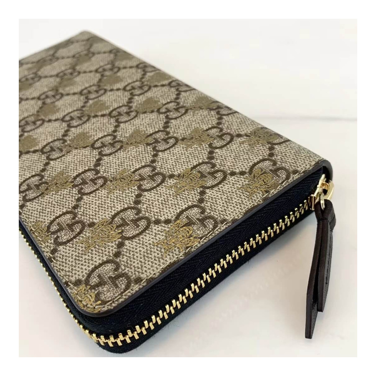 Gucci GG Supreme Monogram Bees Zip Around Wallet 410102