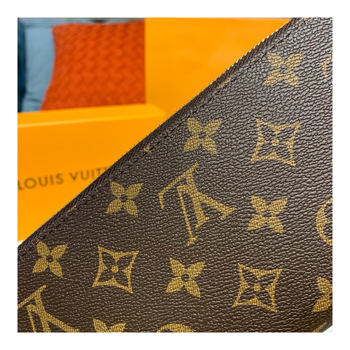 Louis Vuitton Paris Zippy Wallet M68487