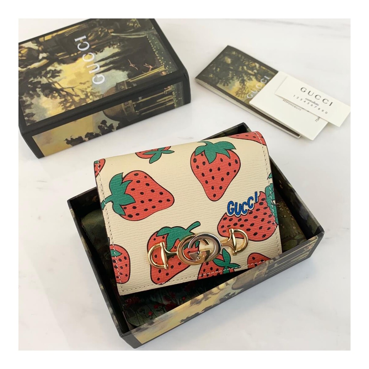 Gucci Zumi Strawberry Print Card Case Wallet 570660