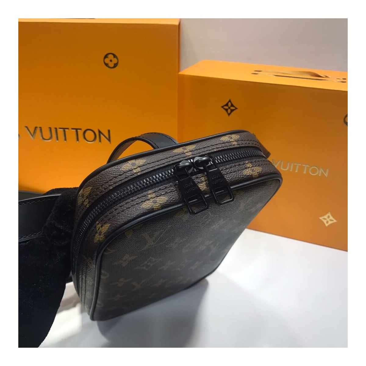 Louis Vuitton Utility Side Bag M44428