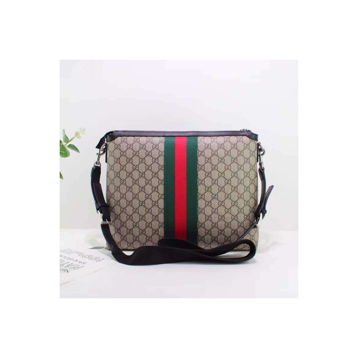 Gucci GG Supreme Medium Messenger Bag 523335