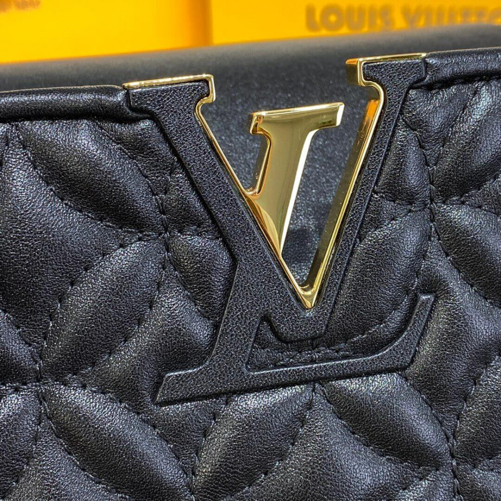 Louis Vuitton Capucines MM Bag In Quilting Lambskin M55366