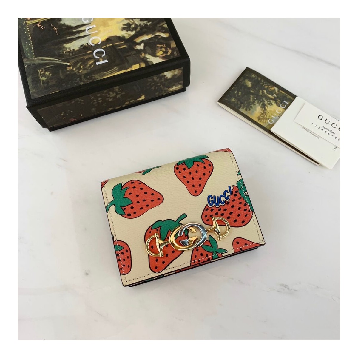 Gucci Zumi Strawberry Print Card Case Wallet 570660