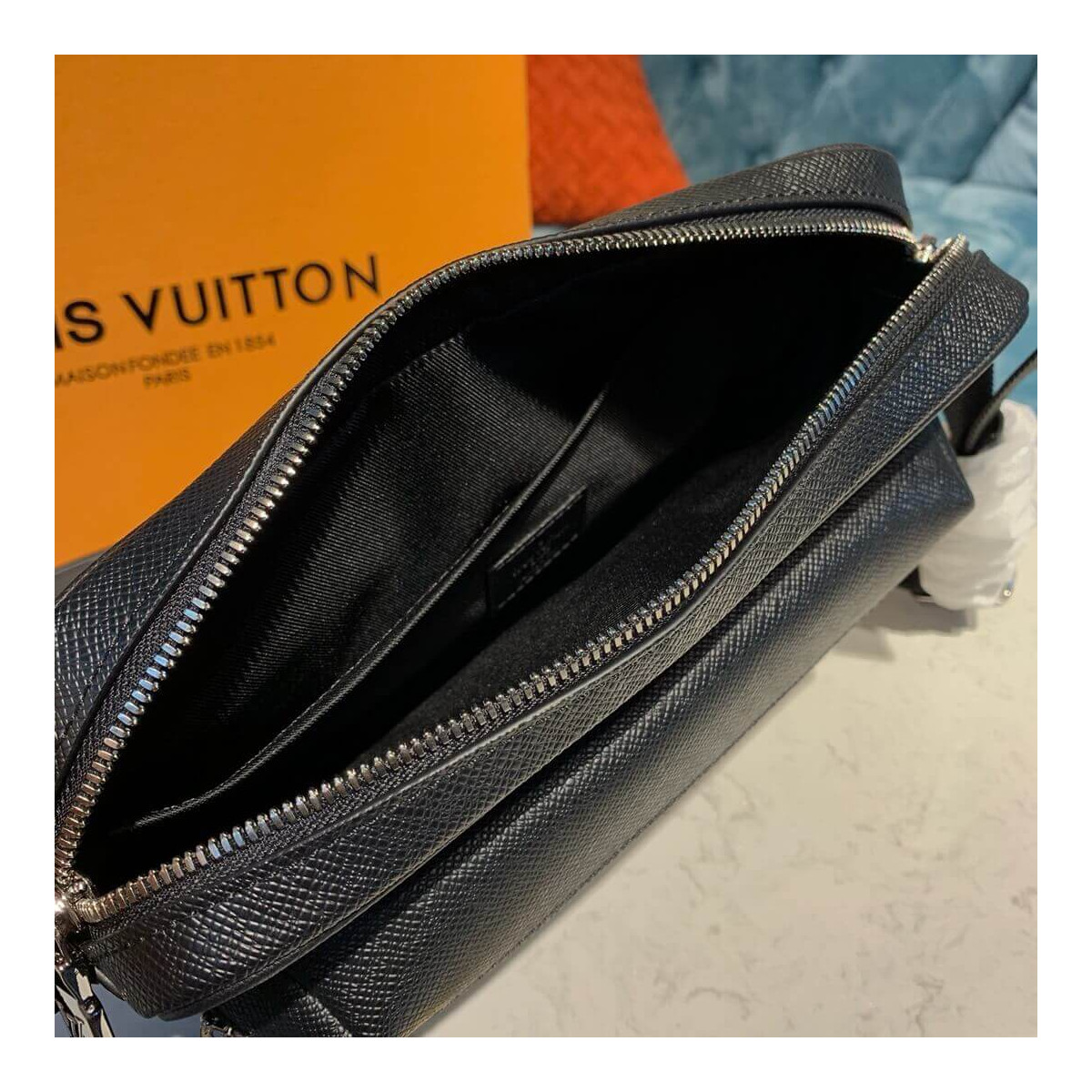 Louis Vuitton Outdoor Messenger M30233