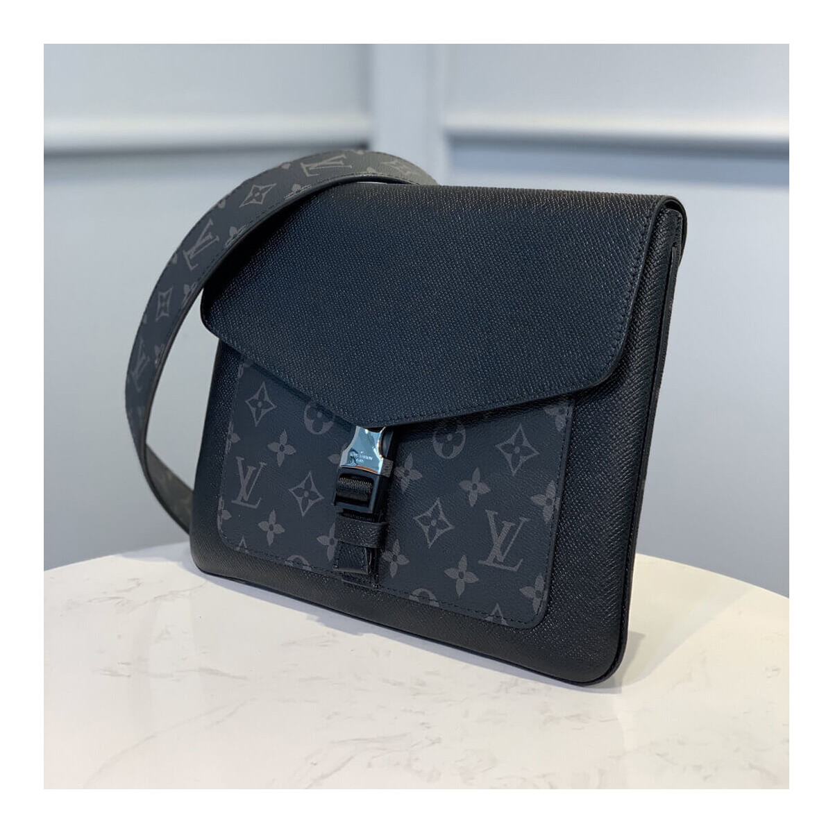 Louis Vuitton Outdoor Flap Messenger M30413