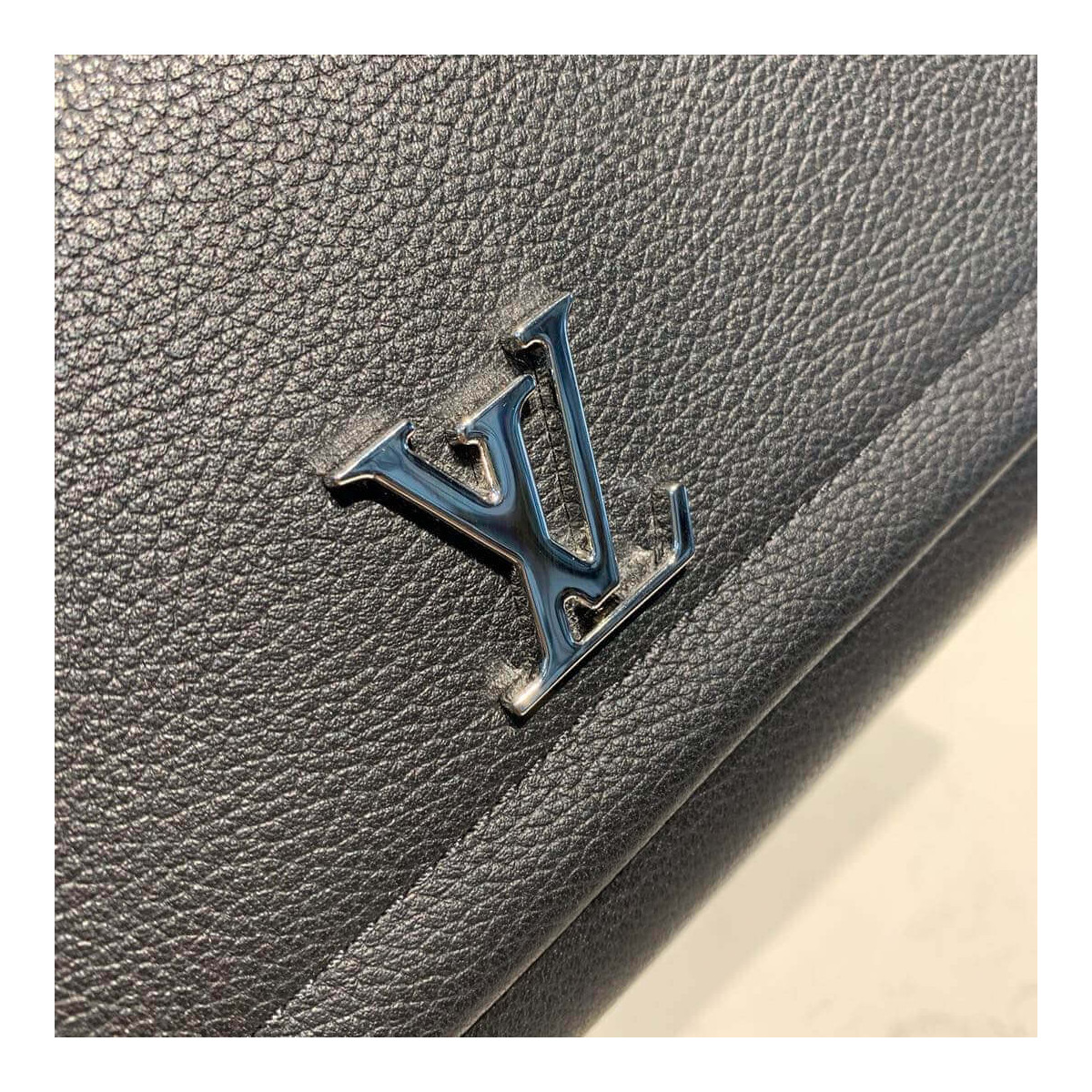 Louis Vuitton Lockme II Wallet M62350