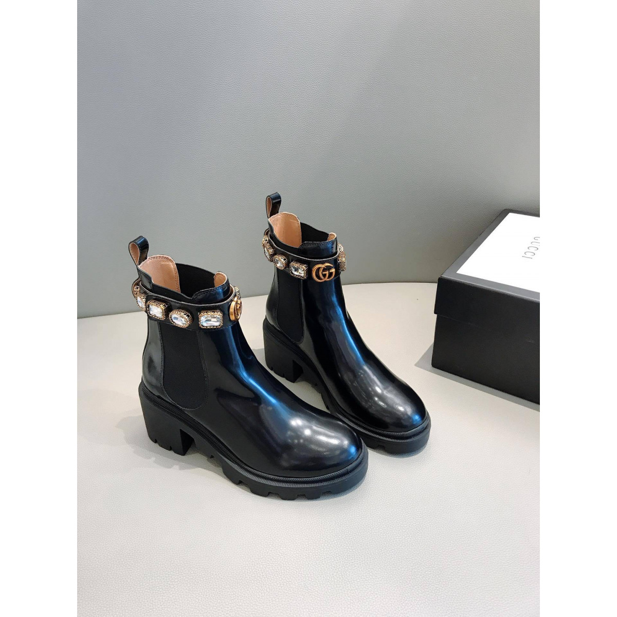 Gucci Leather Ankle Boot With Belt 550036