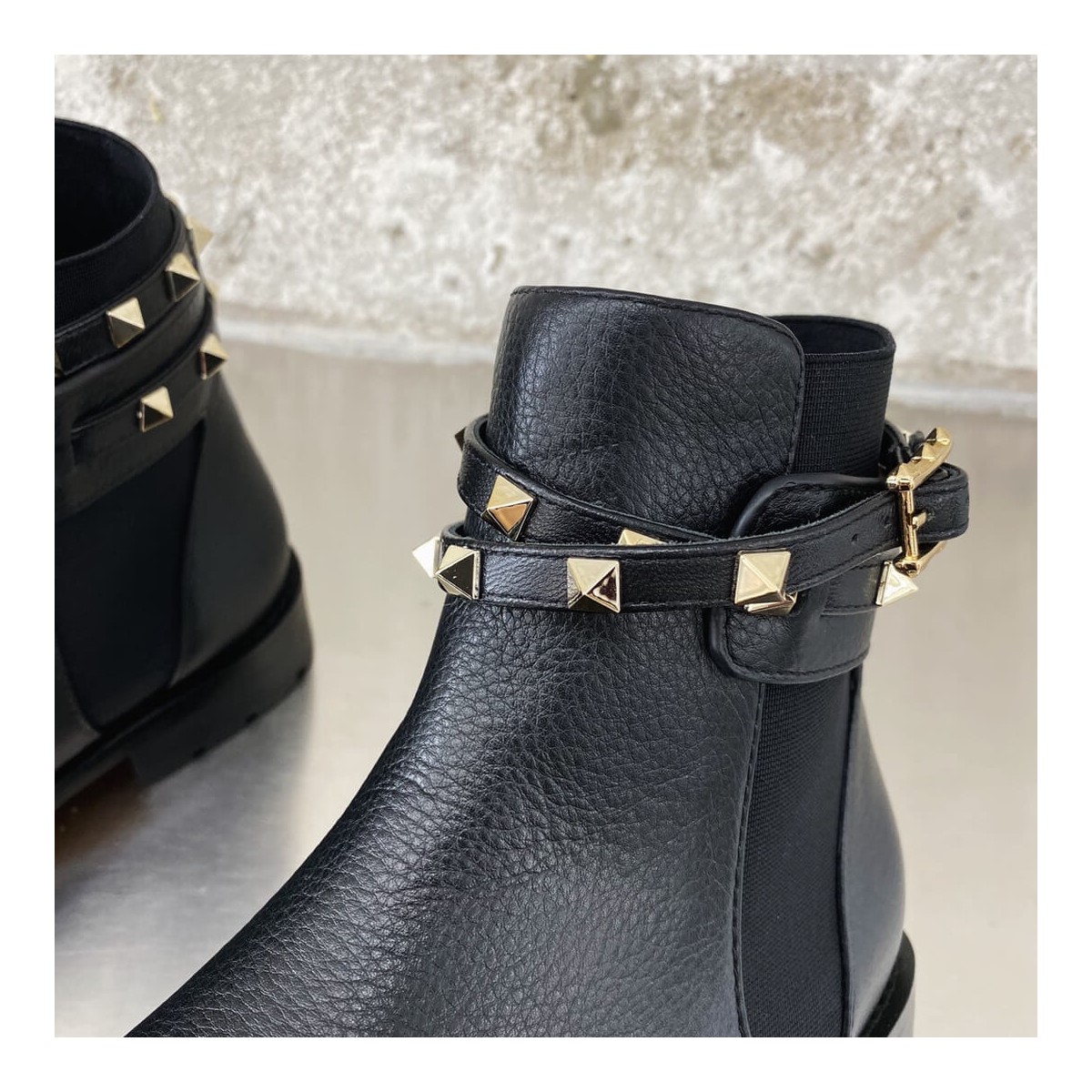 Valentino Garavani Rockstud Grainy Calfskin Leather Ankle Boot P64