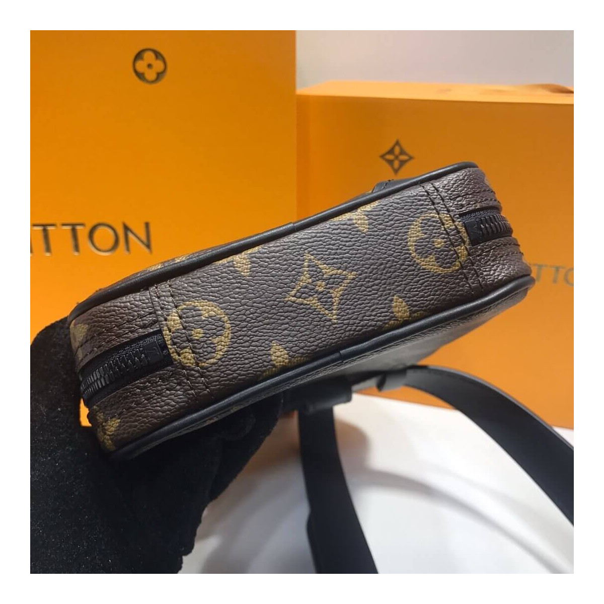 Louis Vuitton Utility Side Bag M44428