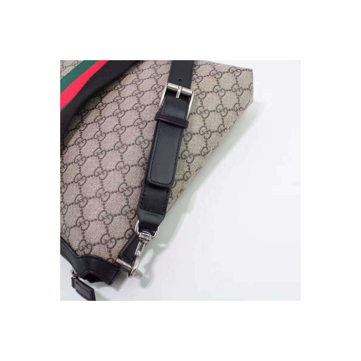 Gucci GG Supreme Medium Messenger Bag 523335