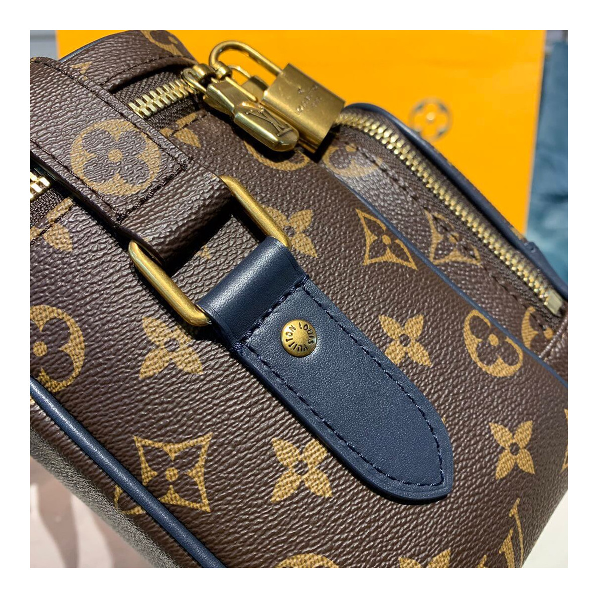 Louis Vuitton Monogram Canvas New Camera Bag M44937