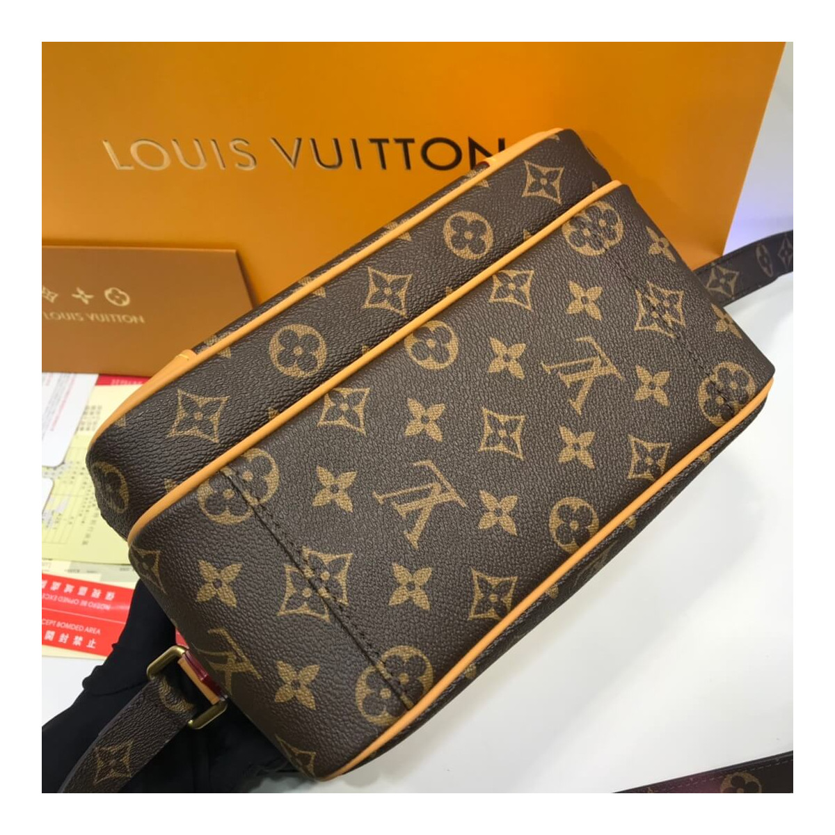 Louis Vuitton Monogram Canvas New Camera Bag M44937