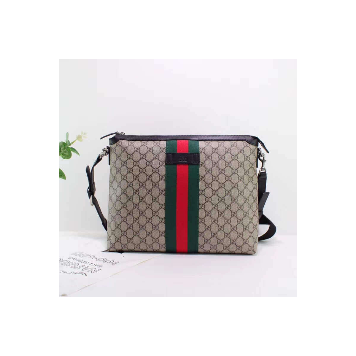 Gucci GG Supreme Medium Messenger Bag 523335